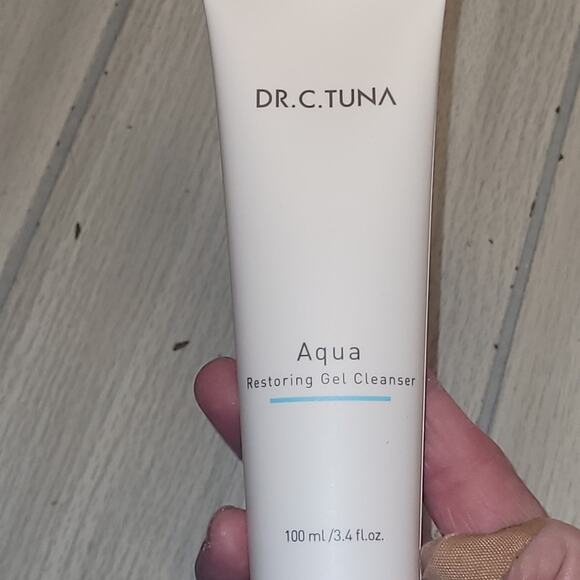 Dr. C Tuna Aqua Restoring Gel Cleanser Farmasi 3.4oz - Picture 6 of 8